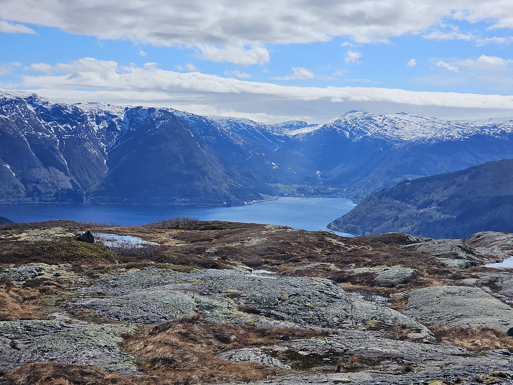 utsikt mot Kinsarvik fra Gråfjellet