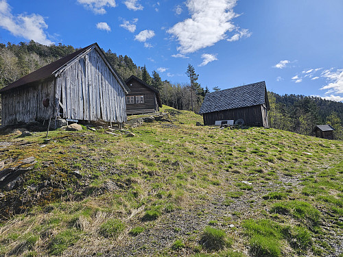 Hedler, vårstølen til Lussand som ligger oppe ved første trebroen