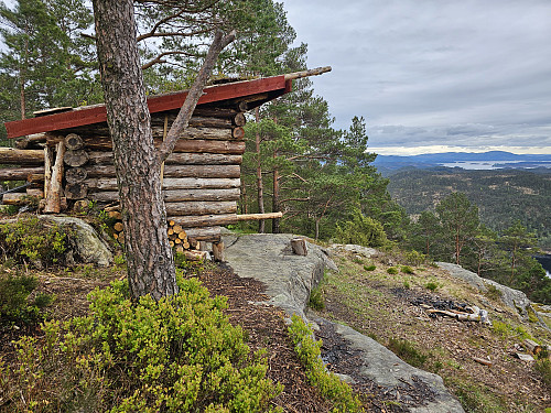 gapahuk på Fløya