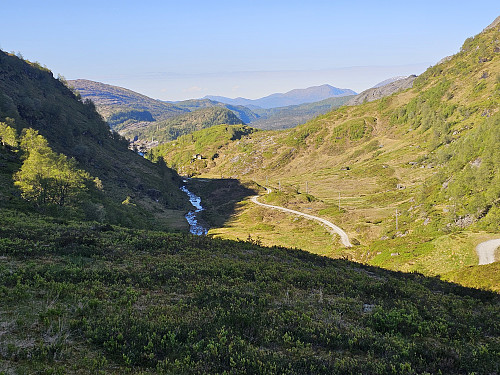 sett fra parkeringen ned dalen