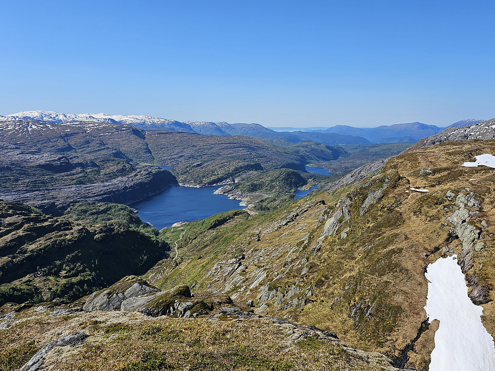 utsikt fra Hjellafjellet mot Kvitingsvatnet