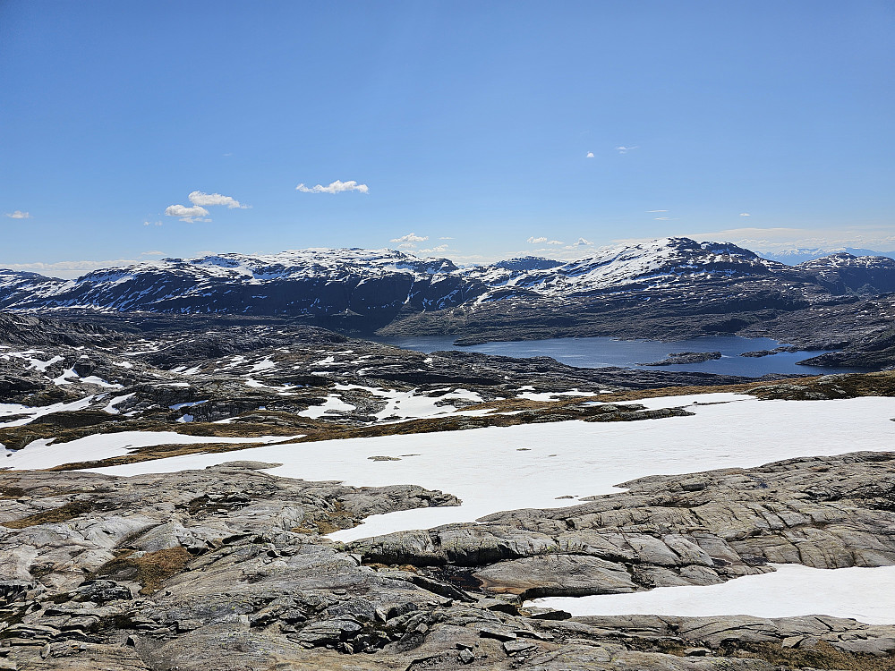 Holmavatnet, Iendefjell og Fuglafjellet fra toppen på Trollskartinden 1080