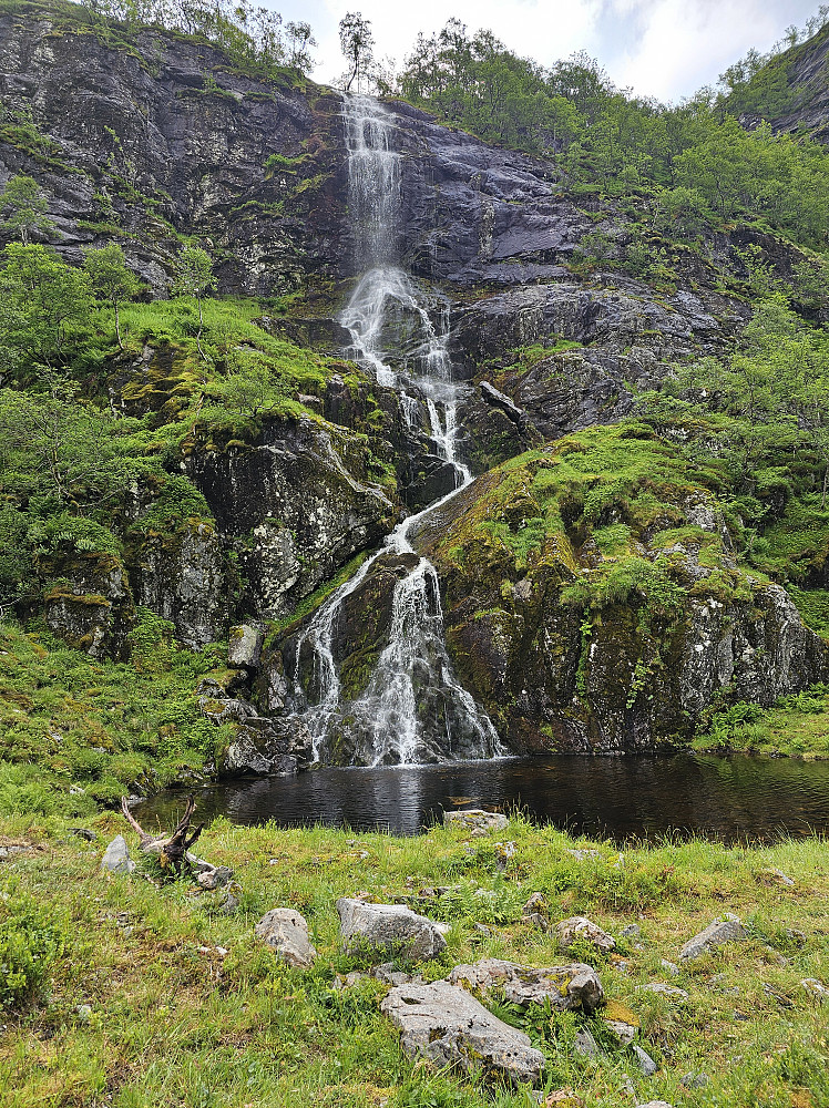 foss fra Kikenosi med stor badekulp