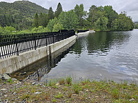 hoveddemningen vest for Storavatnet