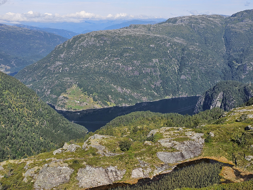 utsikt mot Bolstadfjorden og Furnes fra stølen