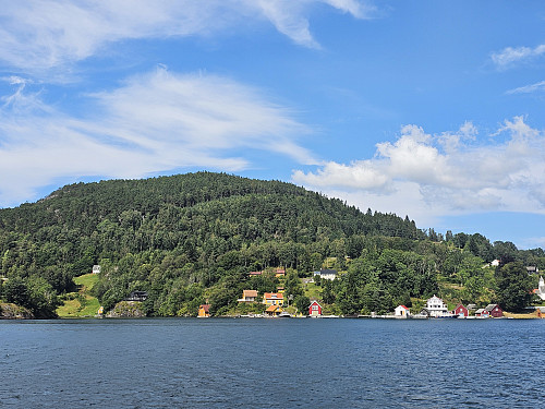Påskeåsen fra fra fergen i sundet