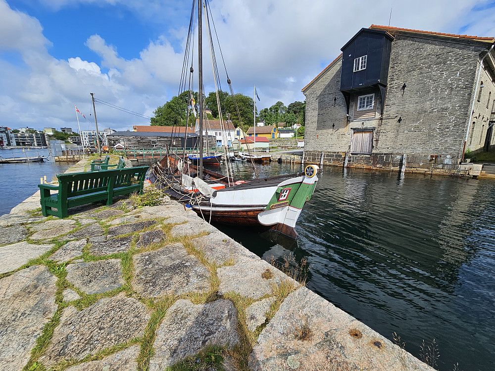 Bergen Kystlag med båten "Den Gode hensikt" ved Gamle Bergen
