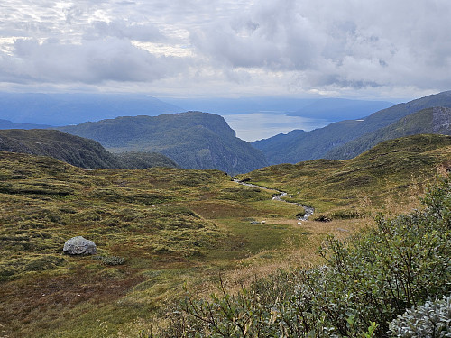 fra stueveggen mot Strandebarm og Hardangerfjorden