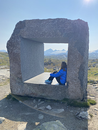 Fra en rasteplass på Sognefjellet med dagens turmål i sikte.