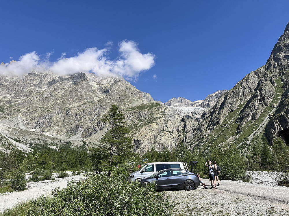 Klargjøring for anmarsj til Refuge des Ecrins