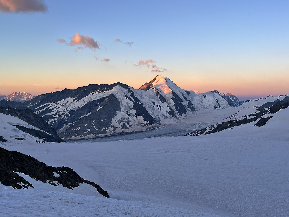 Aletschhorn i det fjerne, en av mine favoritter som er det nest høyeste fjellet i Bernese Alps.
