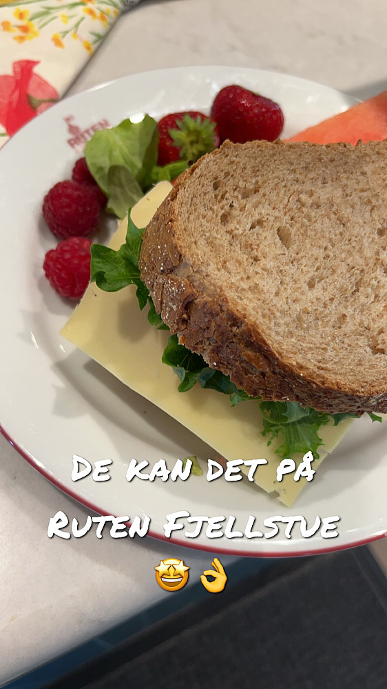 Fikk meg et herlig smørbrød til en pris under det en kaffekopp på Beitostølen vil koste 