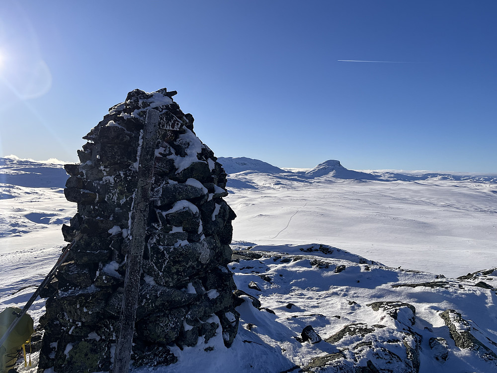 Vardhovdtinden med Suletinden i det fjerne 