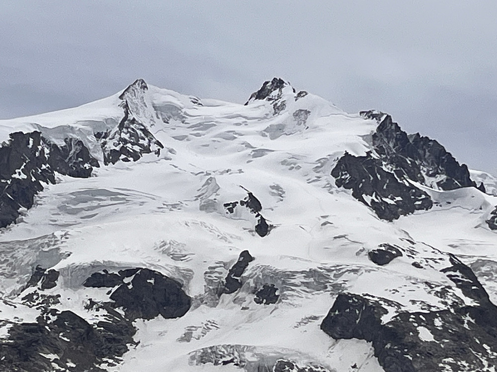 Dufourspitze lengste bak i høyre billedkant