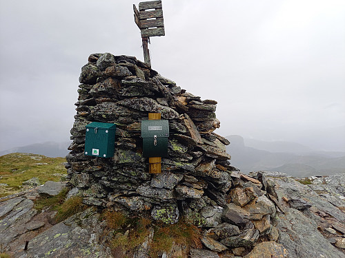 Fikk regn og tåke på veg mot toppen 
