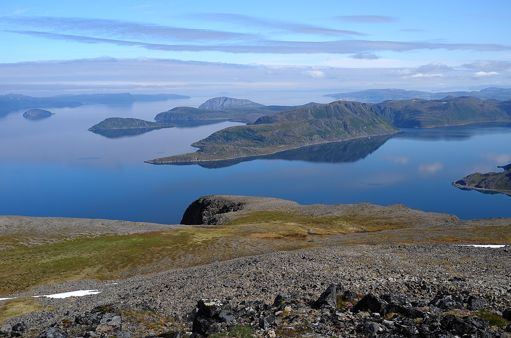 Hammerfest og Sørøya i det fjerne
