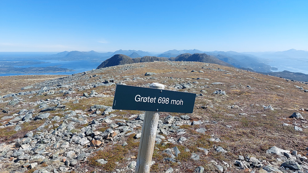 Østover fra toppen av Grøtet