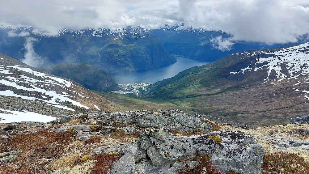 Mot Valldal på Geitabottstinden Sørøst