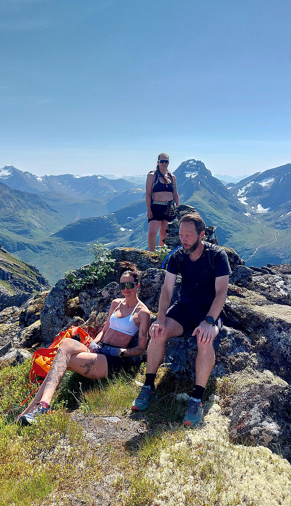 På toppen av Rognestøylstindane 