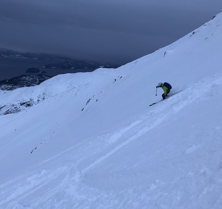 Fin snø ned fra toppen