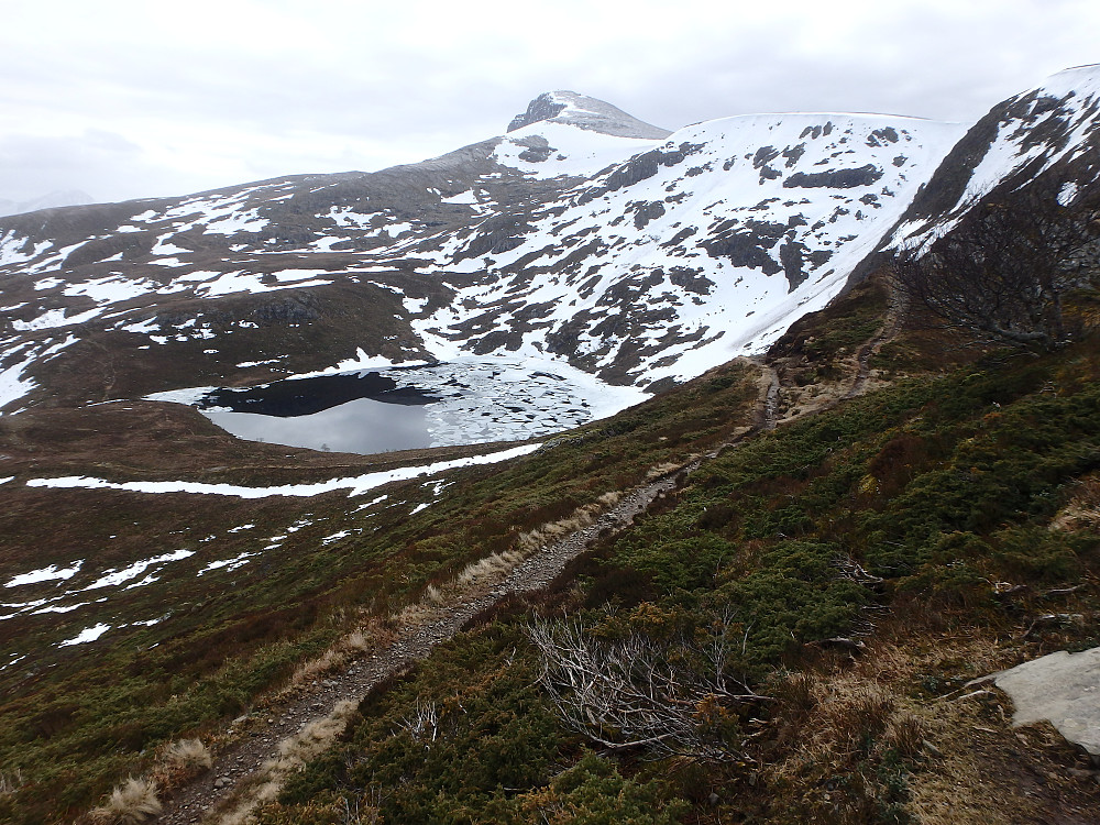 Litt nysnø har kommet i fjellet.