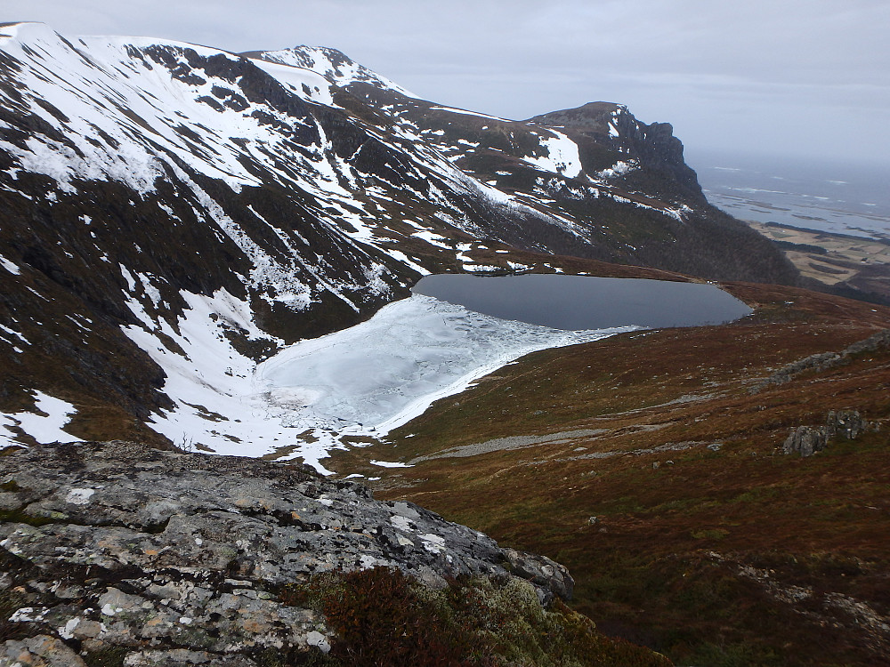 Nesten isfritt på Skottenvatnet.