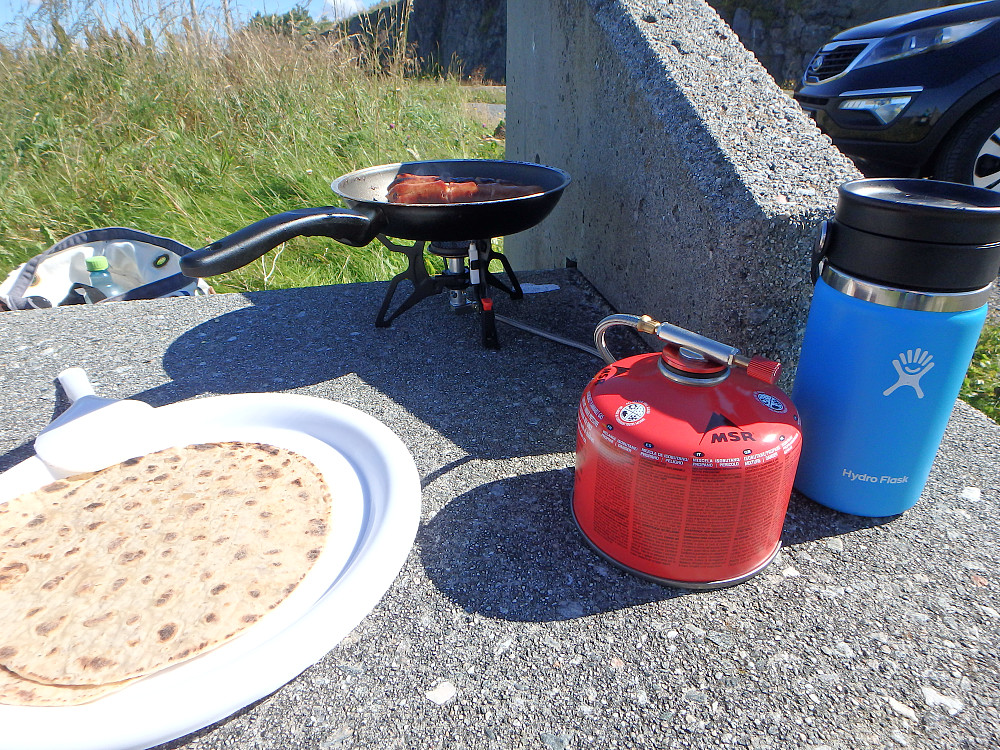 Pølse og lompe ved Atlanterhavsveien.