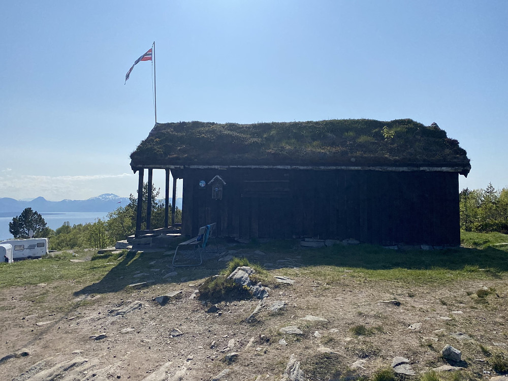 Første sommerdagen og flagget er på plass.