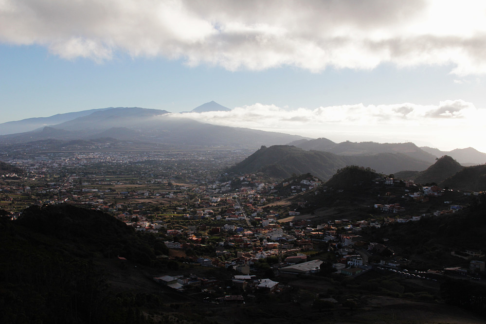 Utsikt over San Cristobal de la Laguna. Teide i bakgrunnen.