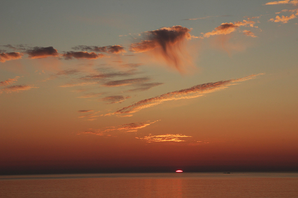 Magisk solnedgang sør for Hamn på Senja.