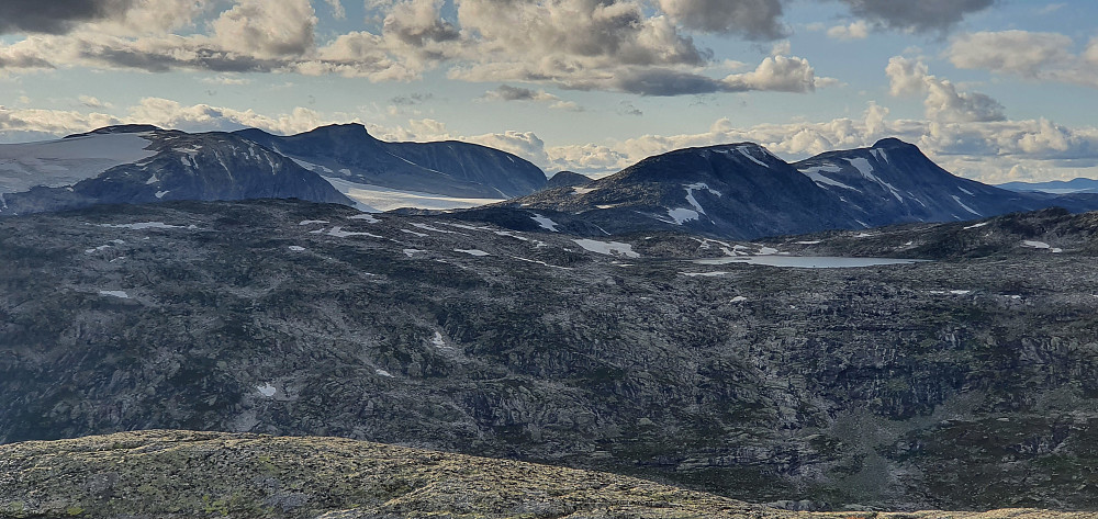 Steinkollen, Tverrådalskyrkja, Fortundalsbreen og Tundradalskyrkja
