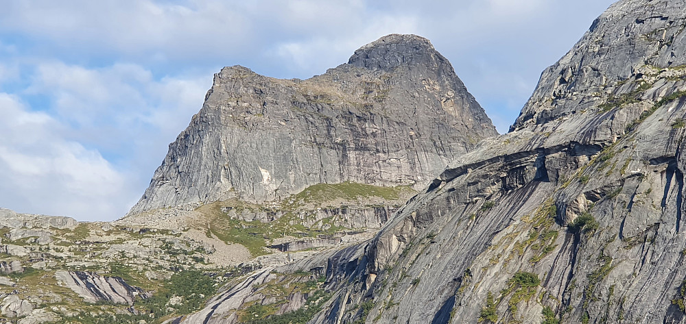 Retur til Øyjorda - Skeistinden sett fra Nevelsfjorden