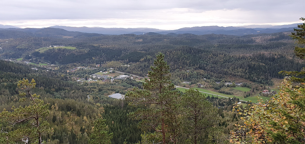 Utsikt ved kvilbenken i nærheten av toppen på Slåttberga