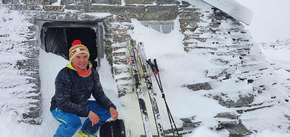 Masse nysnø og ganske tungt å sette det første skisporet til Storhornet denne høsten ;-)