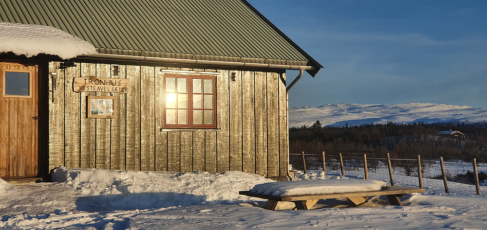 Straks solnedgang ved Tronhus
