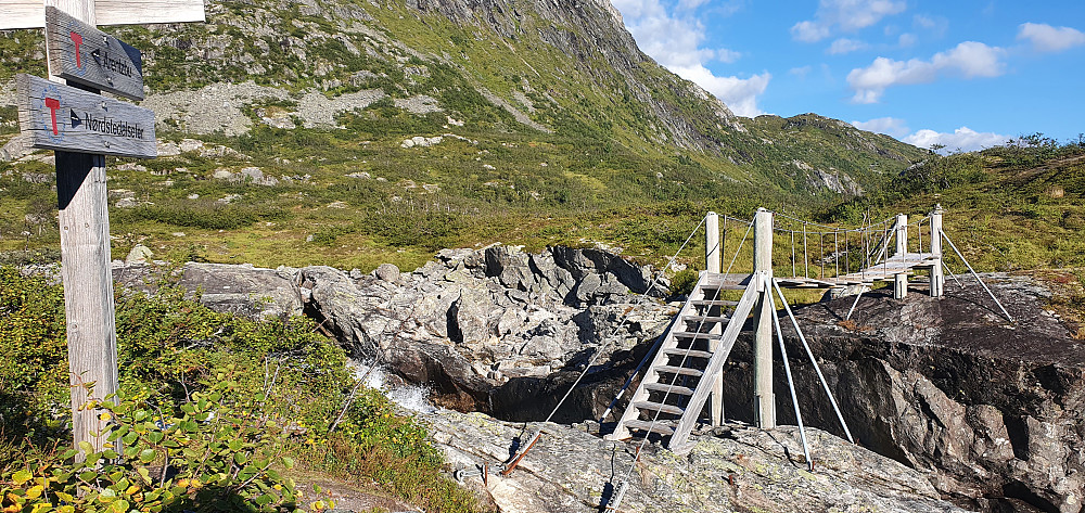 Brua over Mørkridselva
