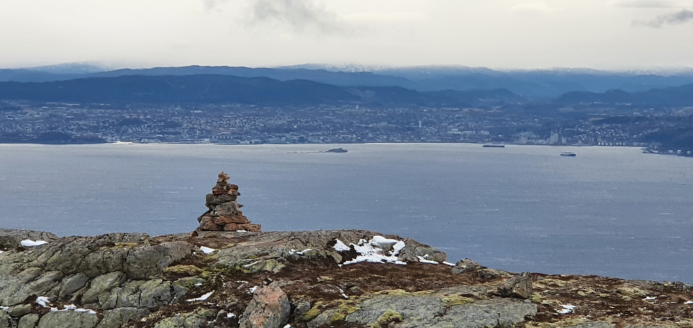 Trondheim i bakgrunnen