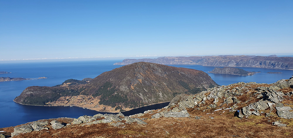 Barmøya sett fra Flistrahornet