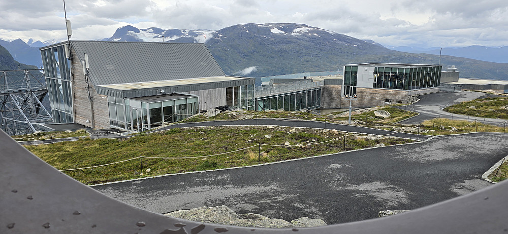 Startet vandreturen på toppen av Loen Skylift