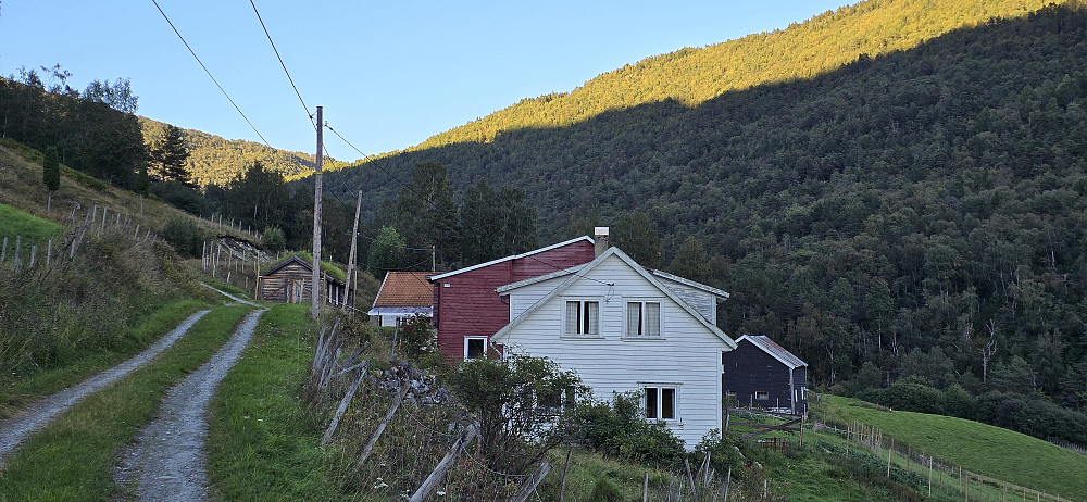 Kveldssol & Dalen gård