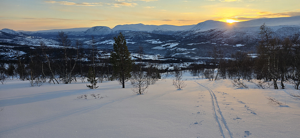 Soloppgang & kjølig dag i Oppdal