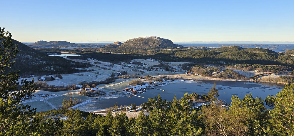 Vakkert kystlandskap mot Lysøysund