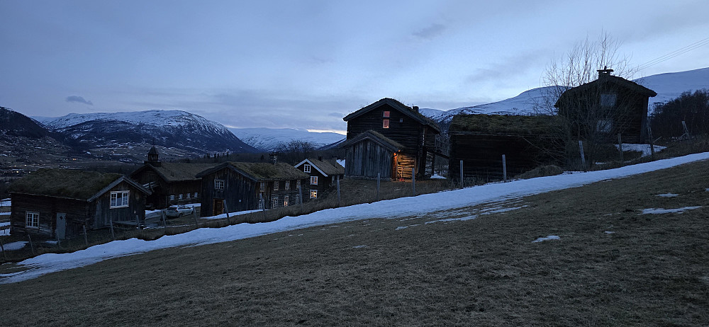Lite snø ved Bjerkaker gård..
