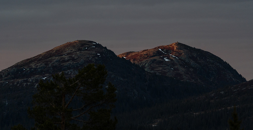 Skomakernatten og Anfinnatten. April