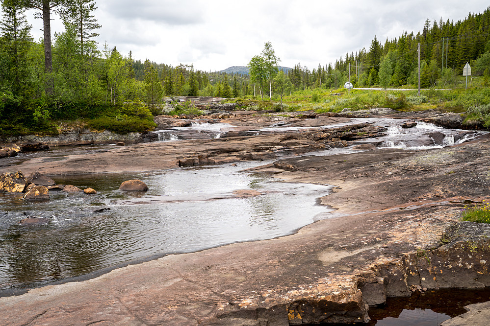 I nedre del av badeplassen. Glemte å ta bilder lenger oppe. Haglebunatten lurer seg med i bakgrunnen