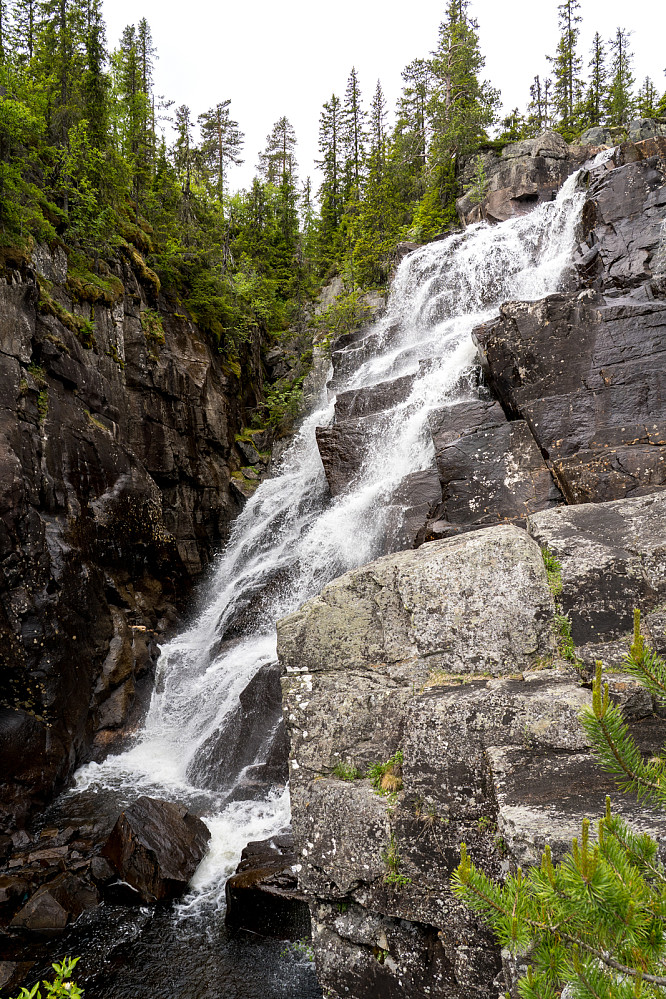 Sagfossen, ca 20m fall. Ser litt mindre ut på bildet enn den er i virkeligheten
