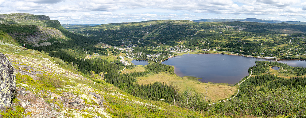 Utsikt over Haglebu. Bergshammaren til venstre