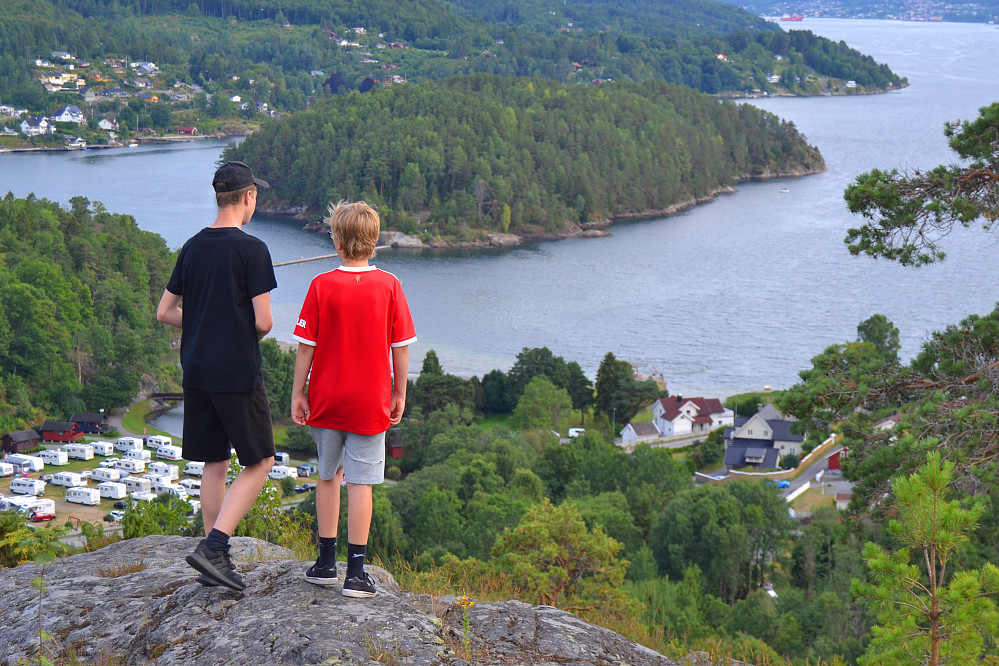 Mot Eidangerfjorden og kattøya