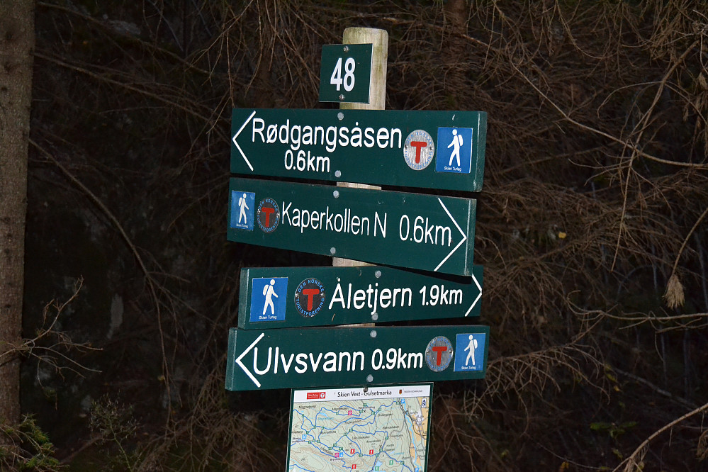 Skiltstolpen nede i Munkersdalen