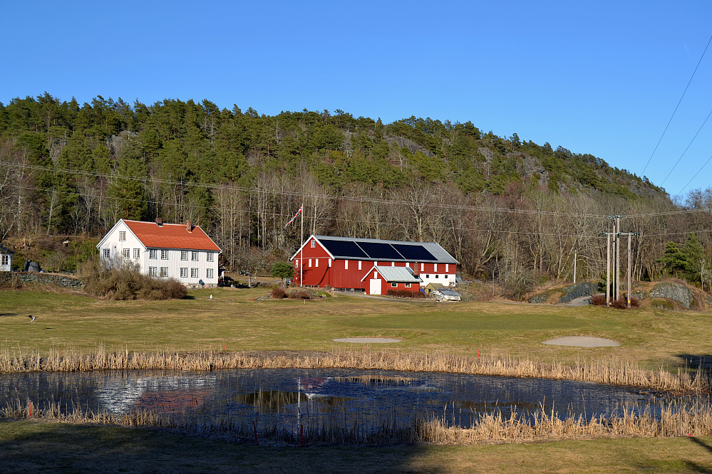 Ellegård mot østre Gumøyknute